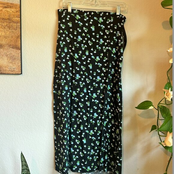 ASOS Design Blue Floral Polka Dot Midi Skirt – Size 8 – Side Slit - Picture 1 of 3
